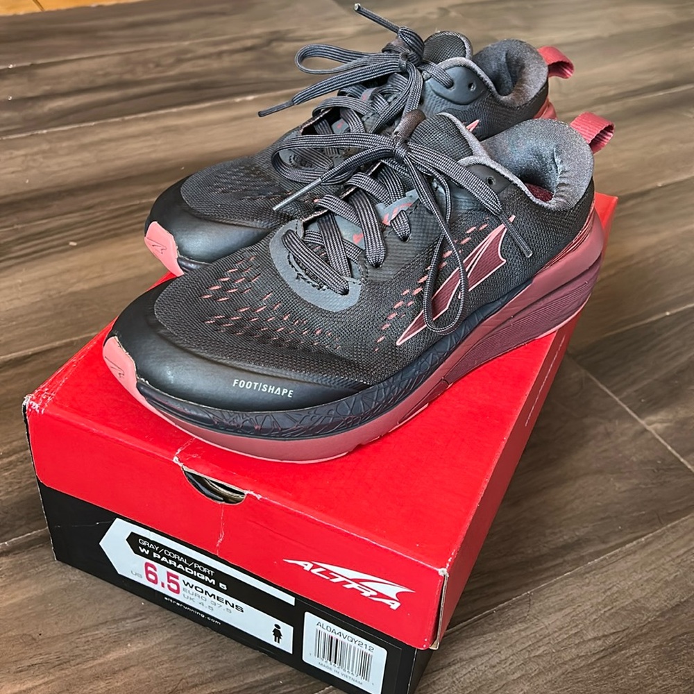 Womens Size 6.5 Altra Paradigm 5 Shoes Gray/Coral Road Running Low Top Sneakers